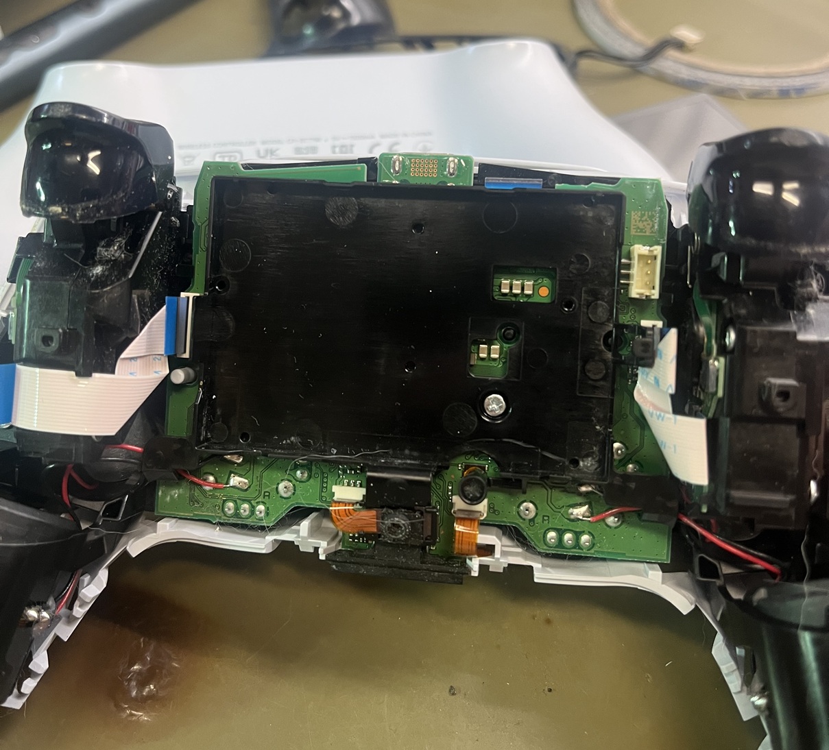 PlayStation 5 (PS5) DualSense Edge trådlös kontroll - byte av laddnings porten USB-C - Bild 2
